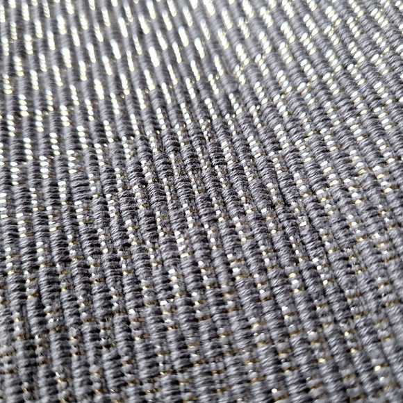 🍒NWOT🍒 NICOLE MILLER METALLIC TABLE RUNNER - Picture 2 of 4